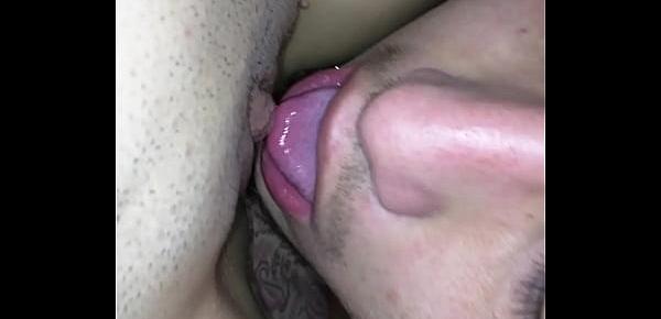  Eating the pussy so good. Make her cum twice in 3 minutes